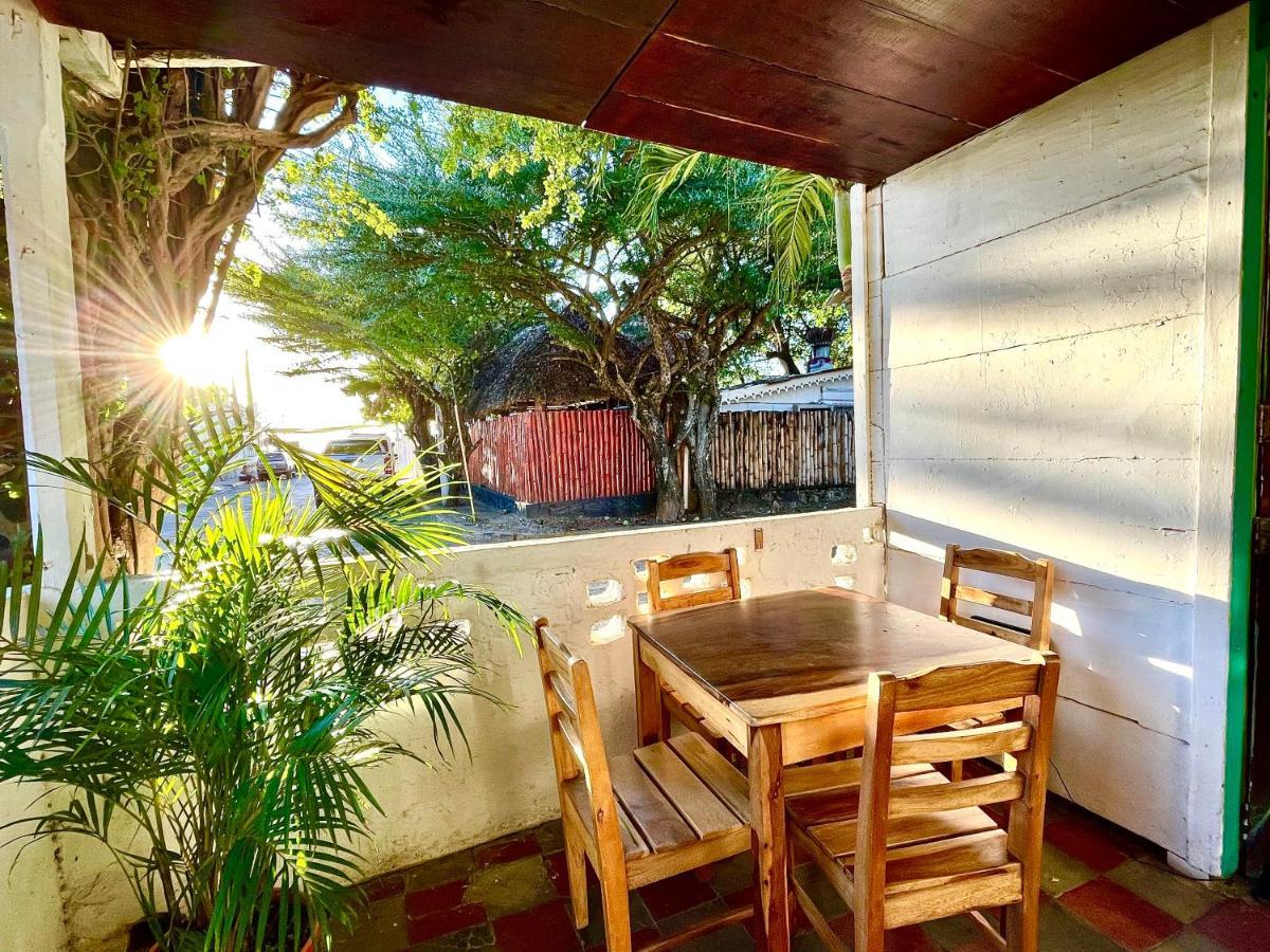 Mango Cafe And Hostel San Juan del Sur Bagian luar foto